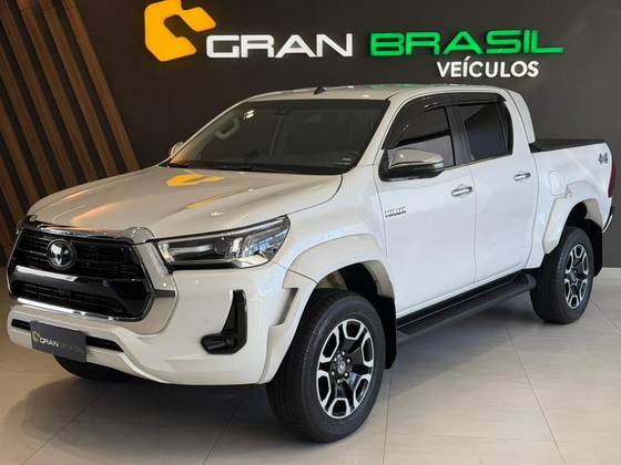 TOYOTA HILUX 2.8 D-4D TURBO DIESEL CD SRX PLUS 4X4 AUTOMÁTICO TOYOTA HILUX 2.8 D-4D TURBO DIESEL CD SRX PLUS 4X4 AUTOMÁTICO